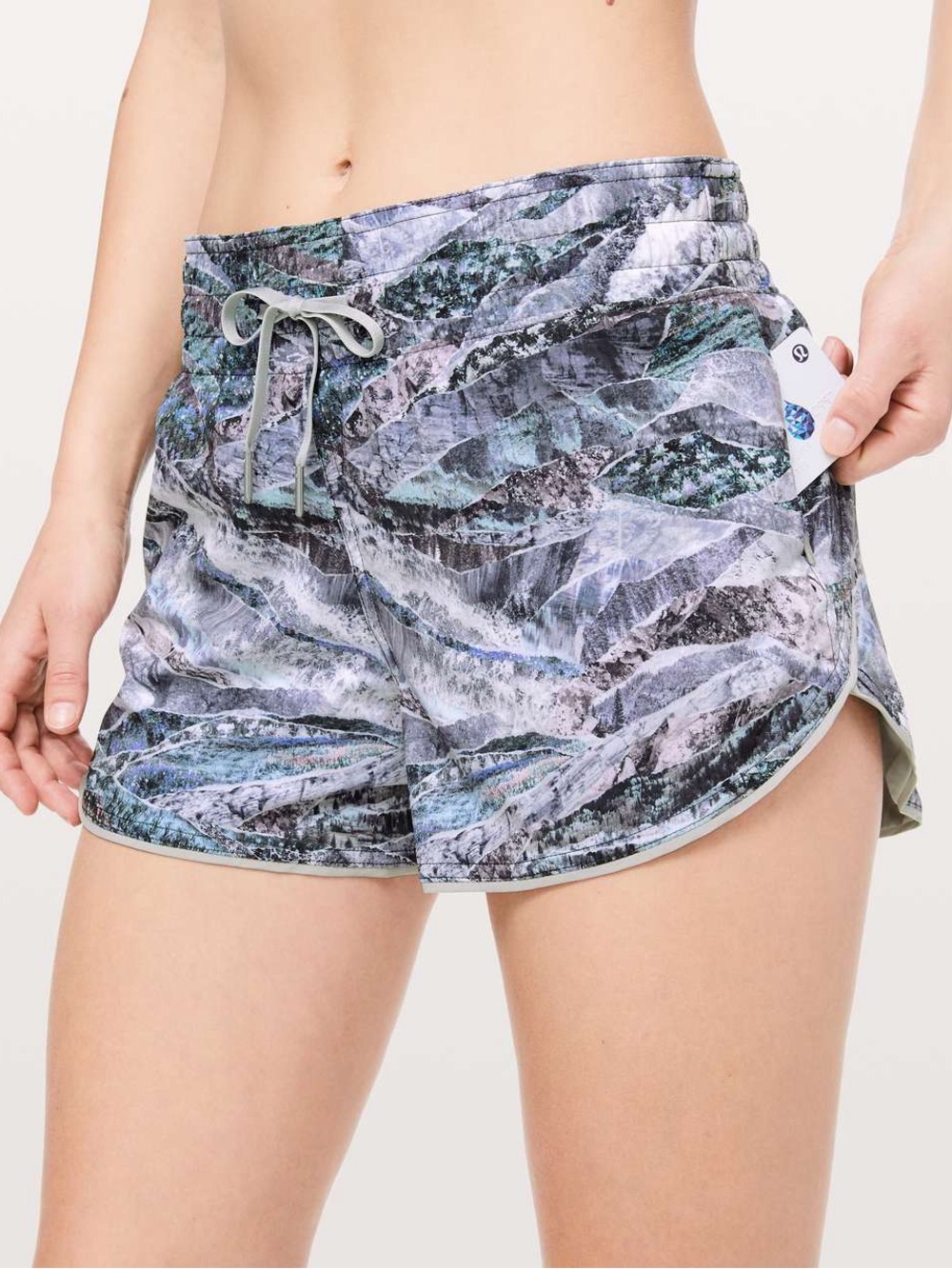 Lululemon Choose A Side Reversible Shorts Women’s Size 6